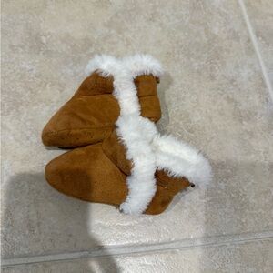 GAP Baby Booties with White Fur
